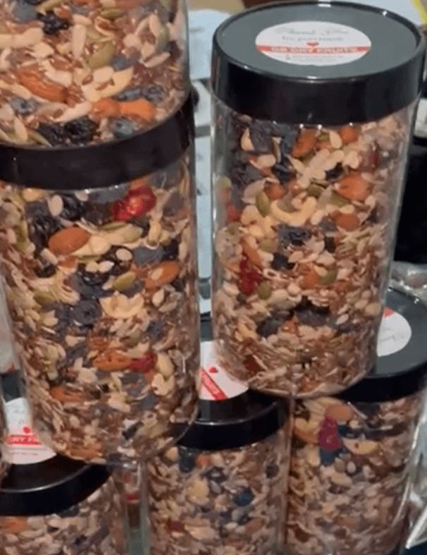 Mix Nuts Berries and Seeds — photo 3